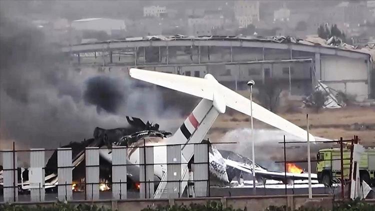 yemenin-baskentindeki-sana-havalimani-yine-israilin-hedefinde-ucaklar-bomba-yagdirdi-egKAB7C5.jpg