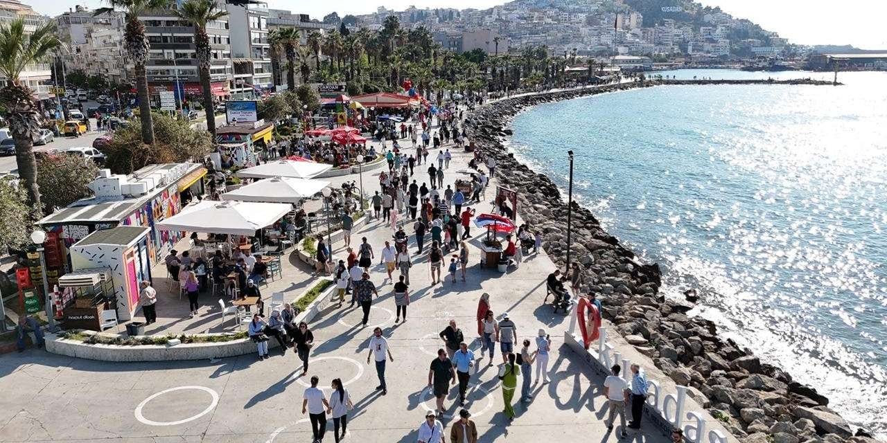 13 bin 750 turist aynı gün Kuşadası’na akın etti