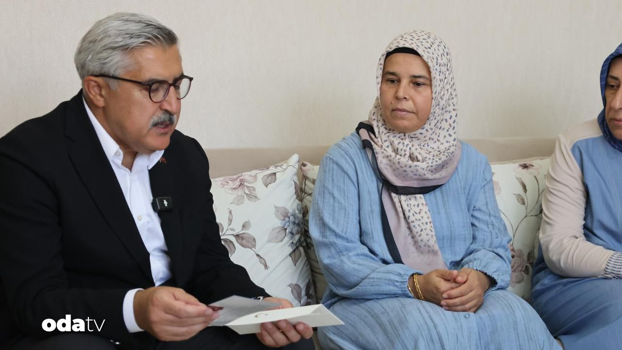 AKP’li Yayman, Hatay’daki şehit ailesine Erdoğan’ın mesajını ulaştırdı