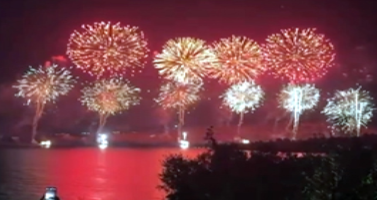 Bodrum’u ayağa kaldıran havai fişek gösterisi
