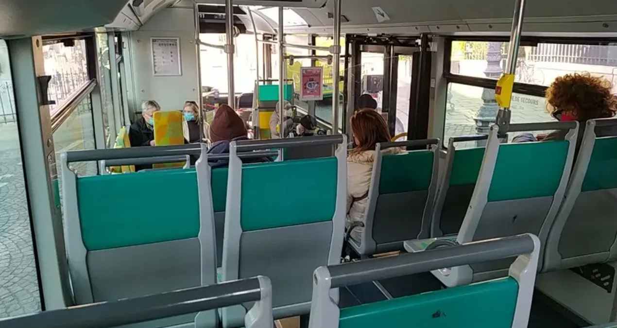 Baba, 6 aylık bebeğini otobüste unuttu! İner inmez telefonuna sarıldı