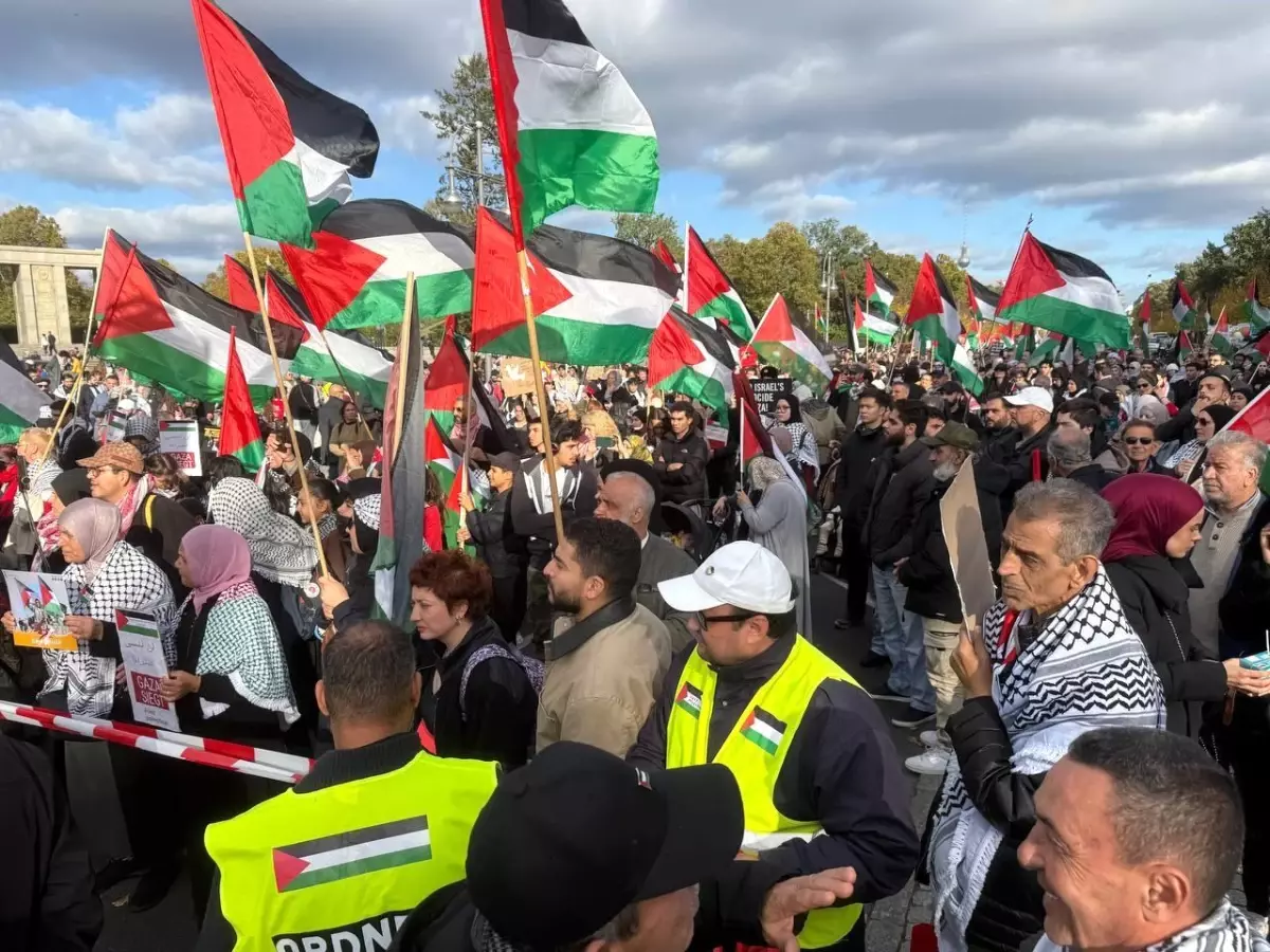 Berlin’de Filistin İçin Büyük Gösteri: 16 Bin Kişi Bir Araya geldi