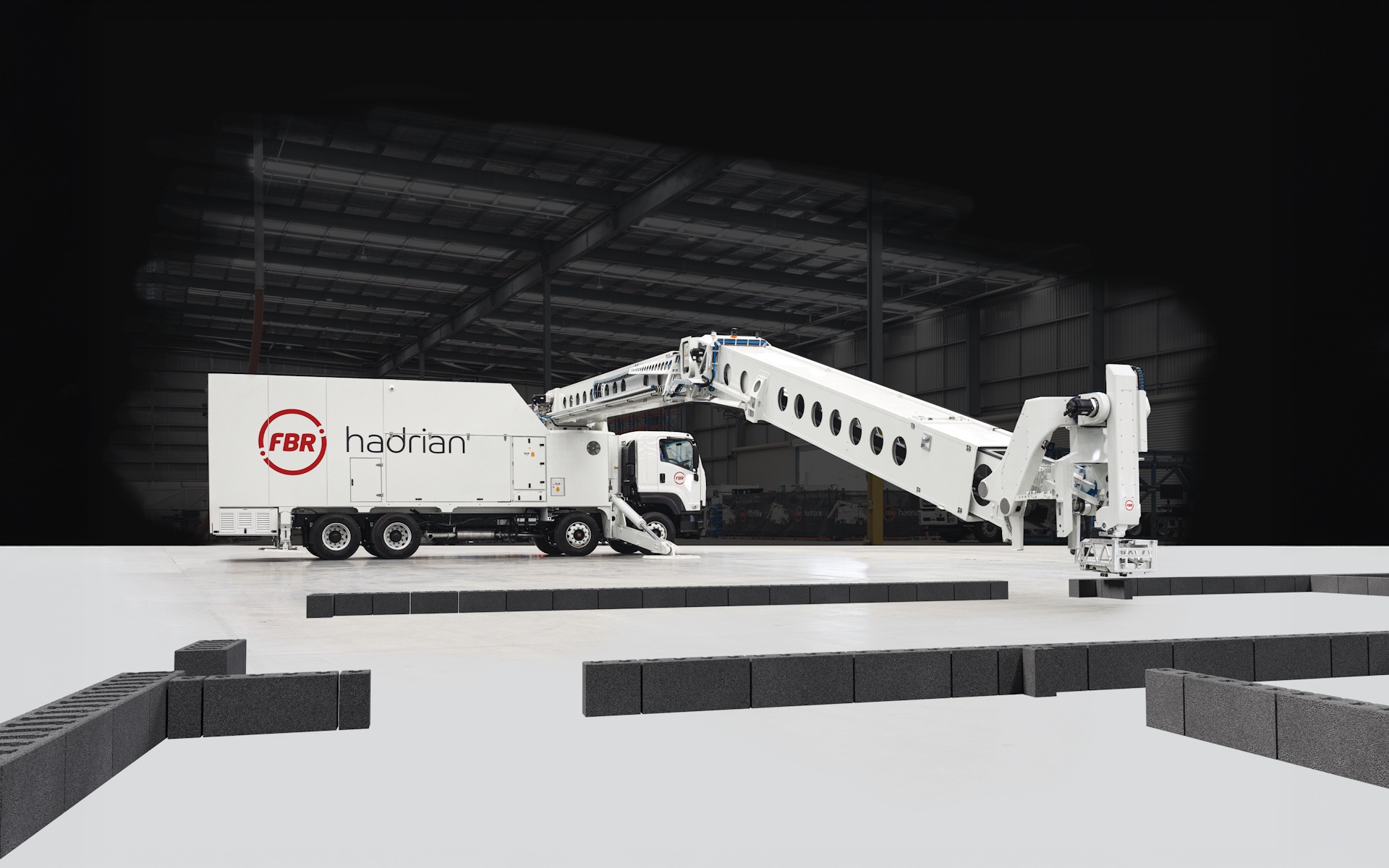 Dünyanın en gelişmiş inşaat robotu rekor hızda duvar örüyor