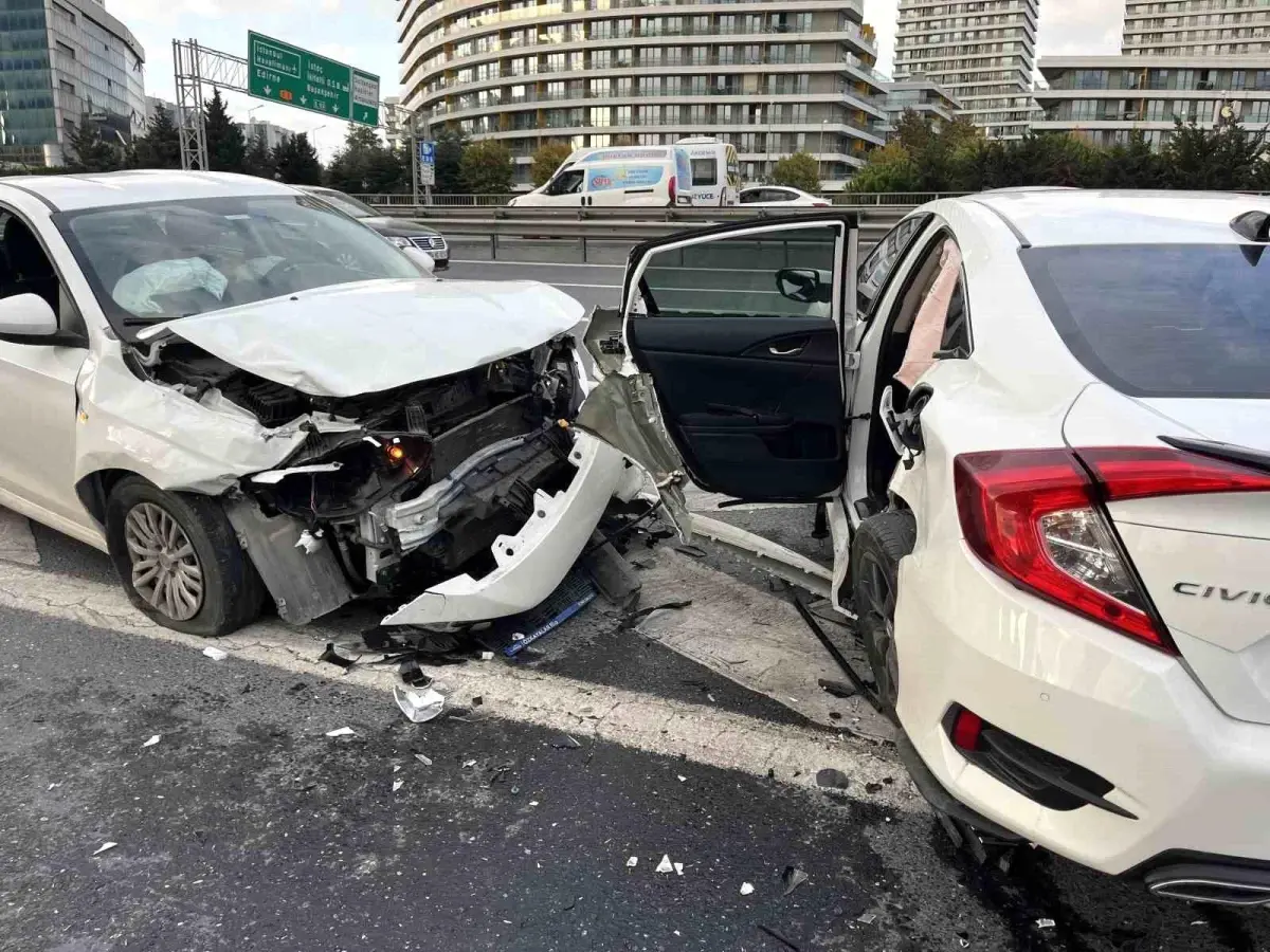 İstanbul’da Trafik Kazası: 4 Yaralı