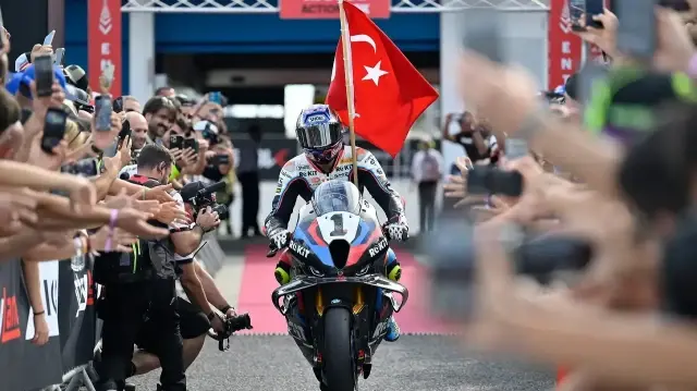 Toprak Razgatlıoğlu şampiyonluk için geri sayıma geçti