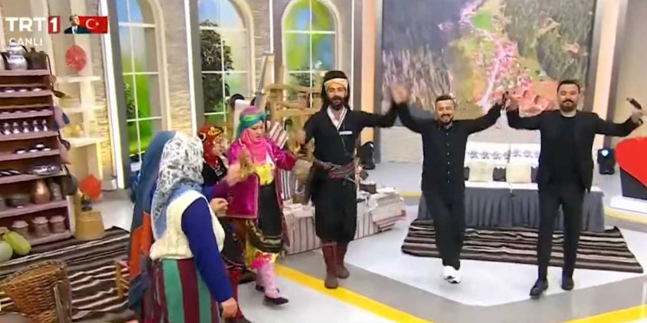 10 Kasım’da TRT’den büyük skandal! Horon tepip türkü söylediler