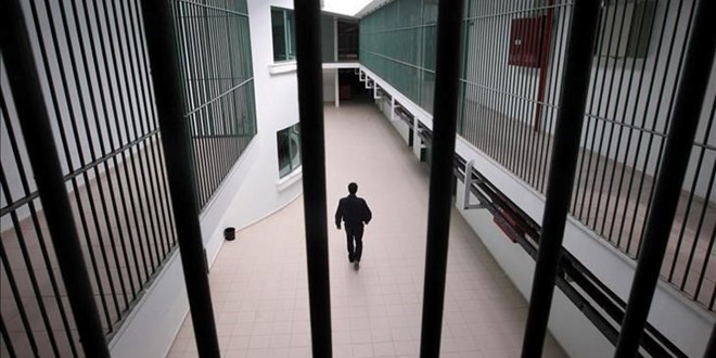 Açık görüşte vahşet: Kızına saldırıp duvara fırlattı