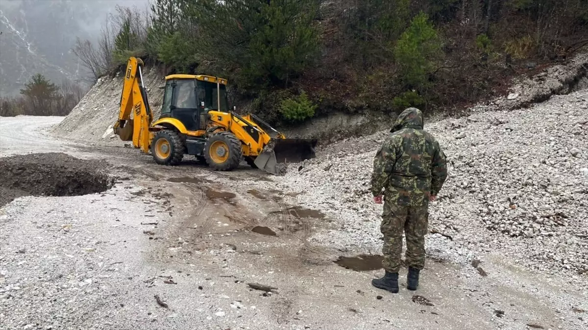 Arnavutluk’ta Sel Felaketi: Vatandaşlar Tahliye Edildi