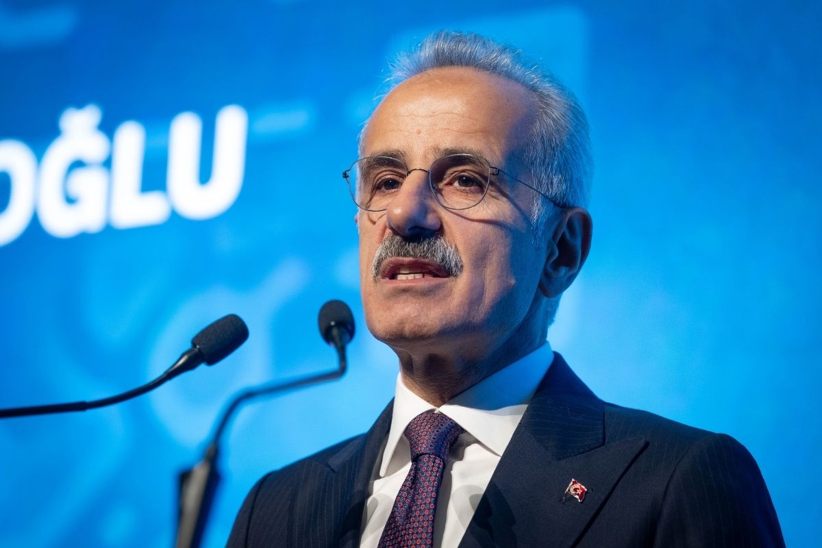 Bakan Uraloğlu’ndan Gebze’deki çökmeye metronun yol açtığı iddialarına yanıt