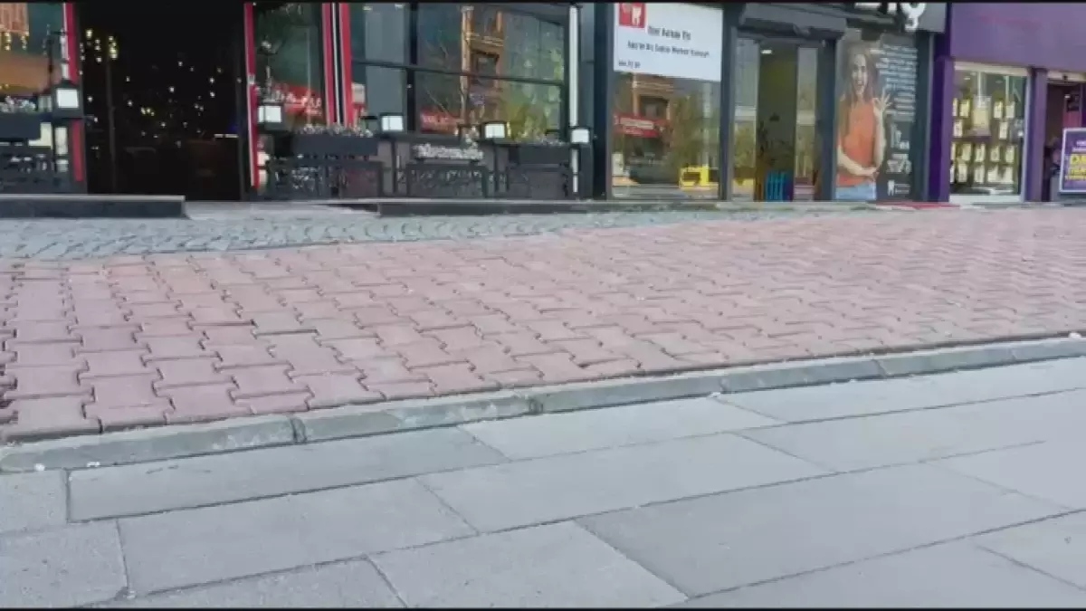 Esenyurt’ta Kaldırımda El Bombası Bulundu