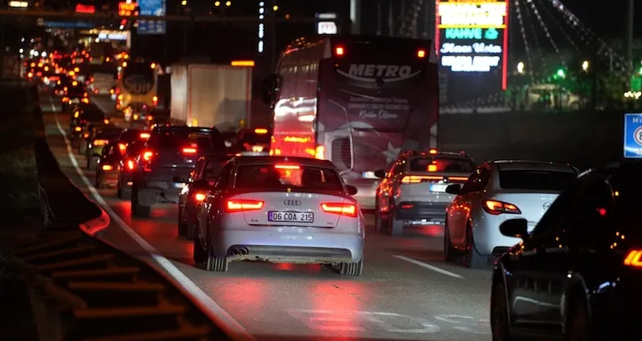 Kilit kavşak sahiden kilitlendi! 43 ilin geçiş noktasında trafik durma noktasına geldi