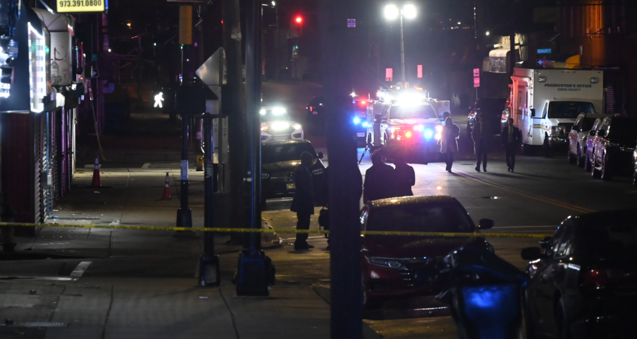 New Jersey’deki silahlı saldırıda biri çocuk en az dört kişi öldü