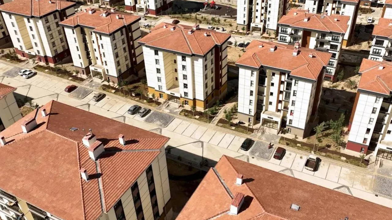 TOKİ’ye aynı aileden 2 kişi başvurabilir mi, eşinin üzerine ev olan başvuru yapabilir mi?