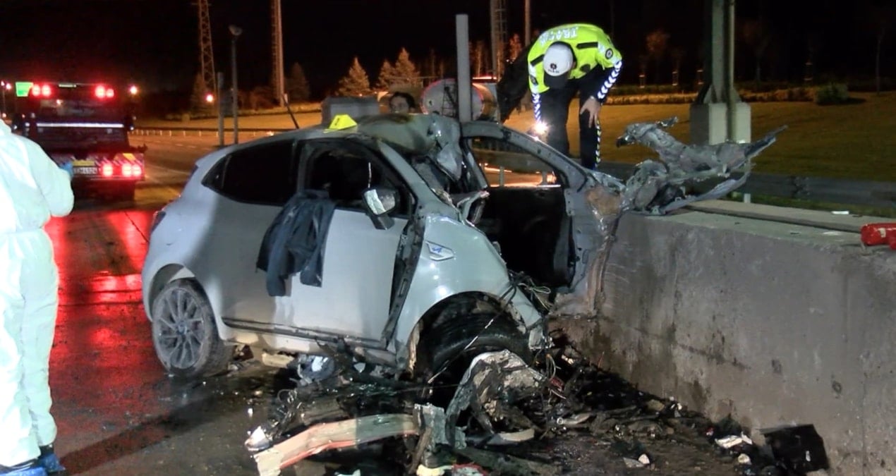 Aracıyla gişelere saplandı… Asistan doktor hayatını kaybetti