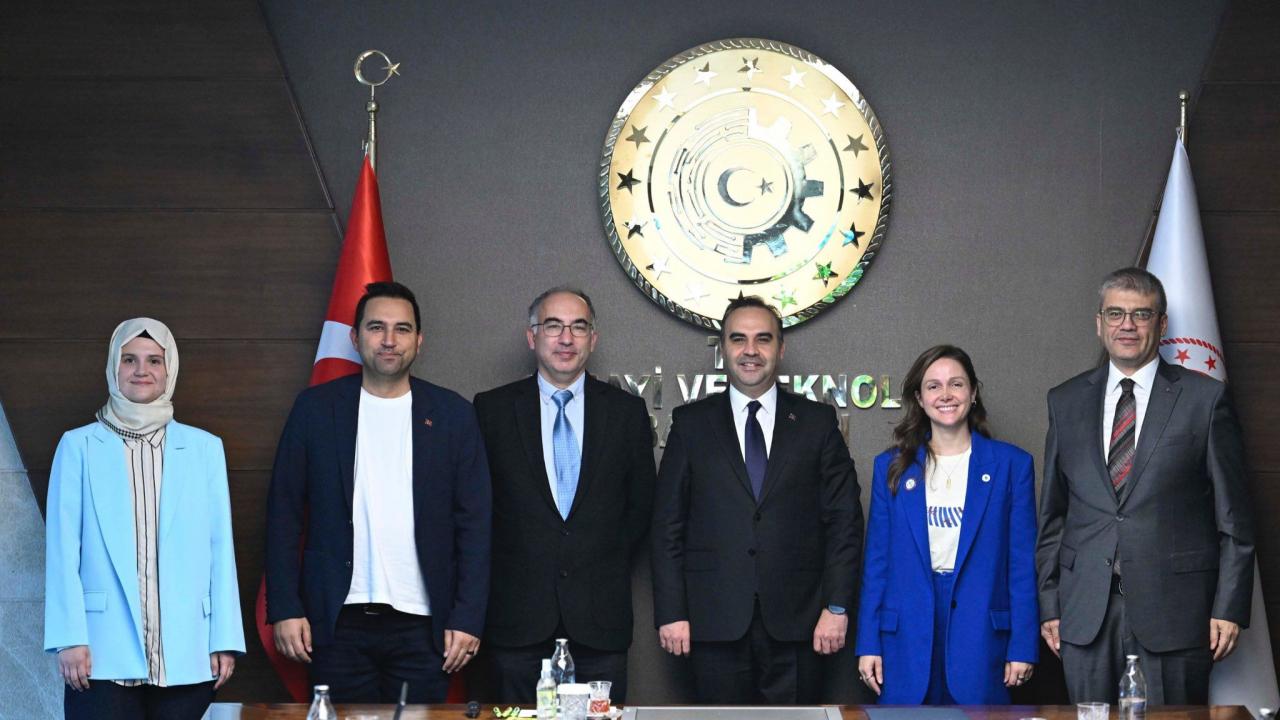 Bakan Kacır’dan Türk akademisyenlerin uluslararası başarısına övgü