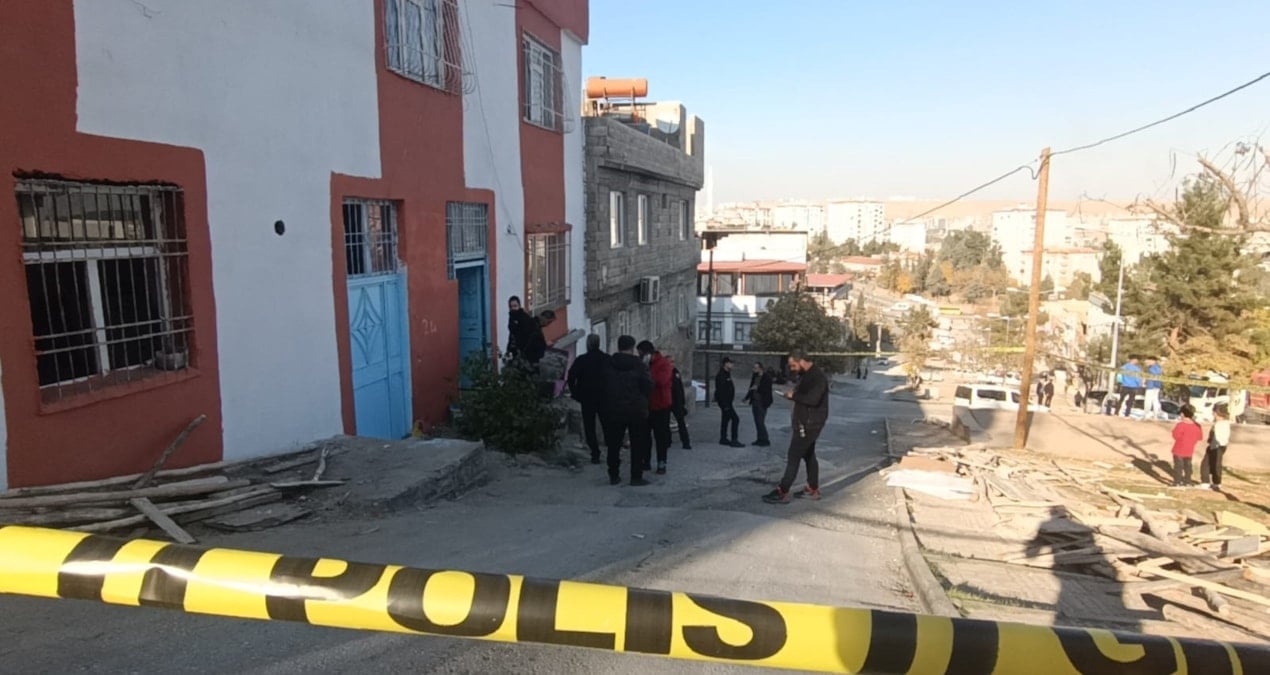 Boşandığı kadını, çocuklarının yanında öldürdü