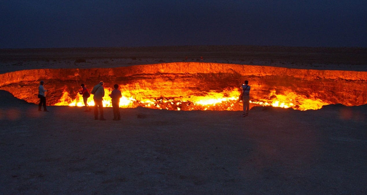 ‘Cehennemin kapısı’ deniyordu: 54 yıldır durmadan yanan ateş sönmeye başladı