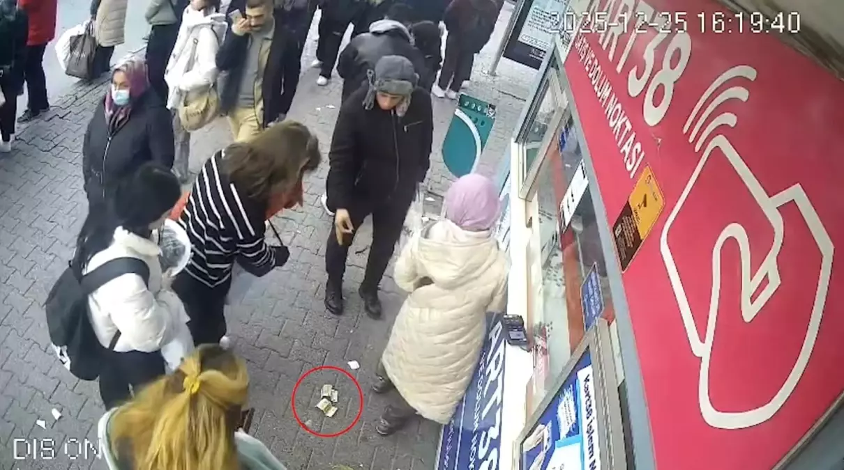 Döviz düşüren vatandaş, parasına kavuştu