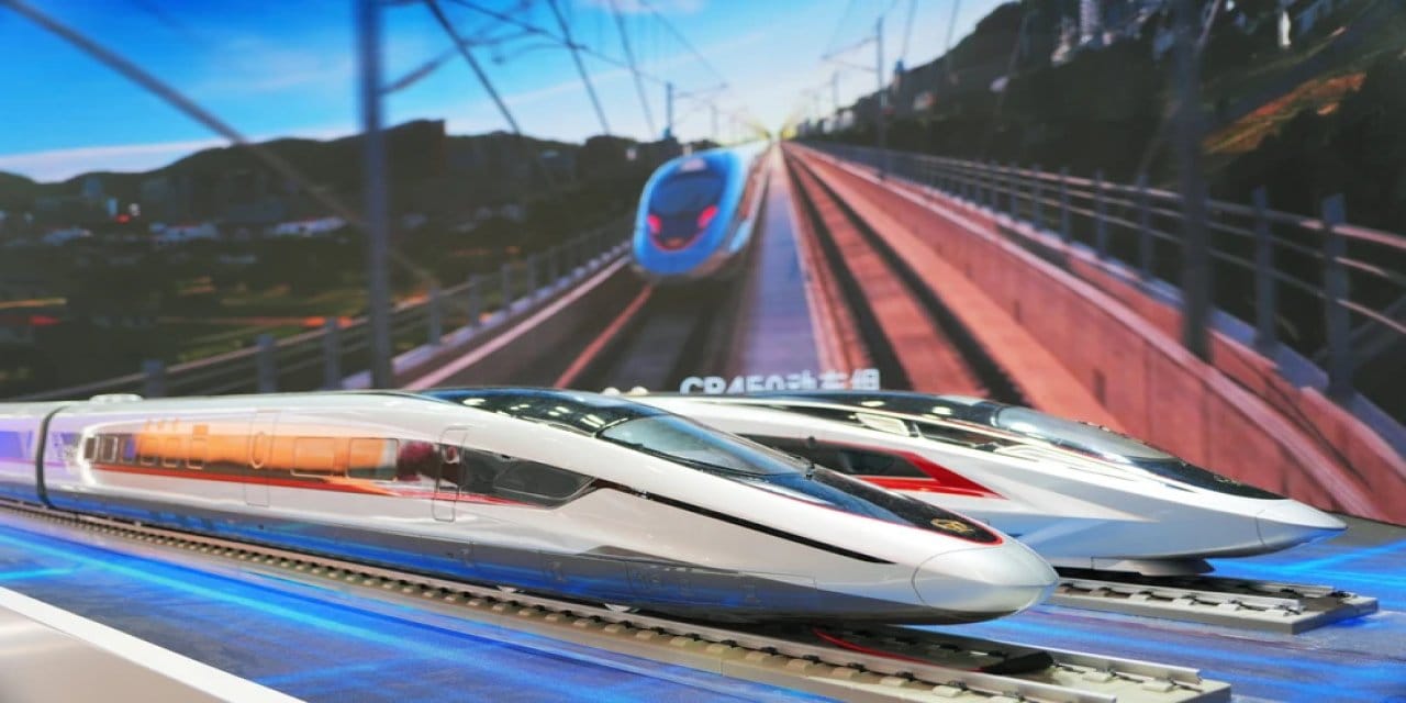 Dünyanın en hızlı treni yola çıkıyor! Saatte 450 km hızla raylar üzerinde bir mermi gibi ilerleyecek