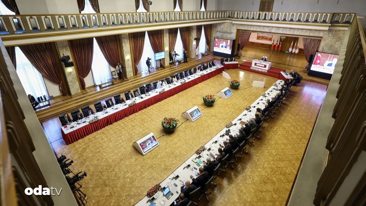 Komisyon görüşmesinden bir parti daha eksildi