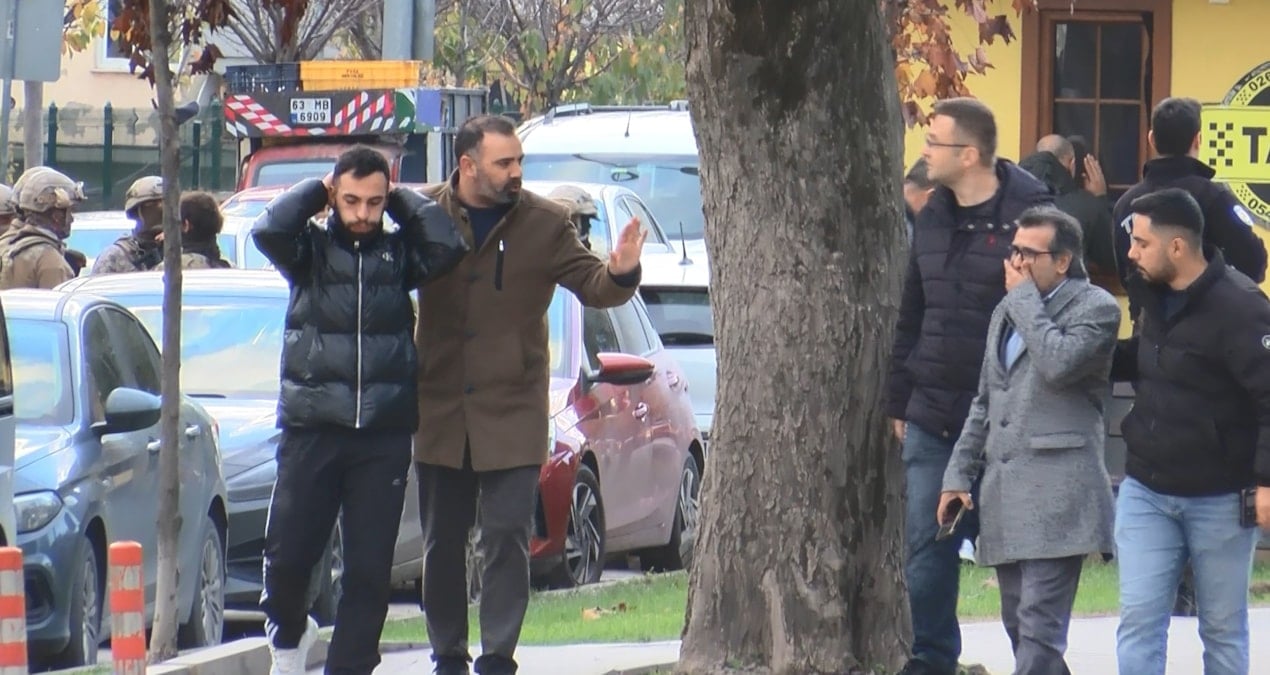 Önce tabanca sonra bıçak! Taksi durağında hareketli anlar