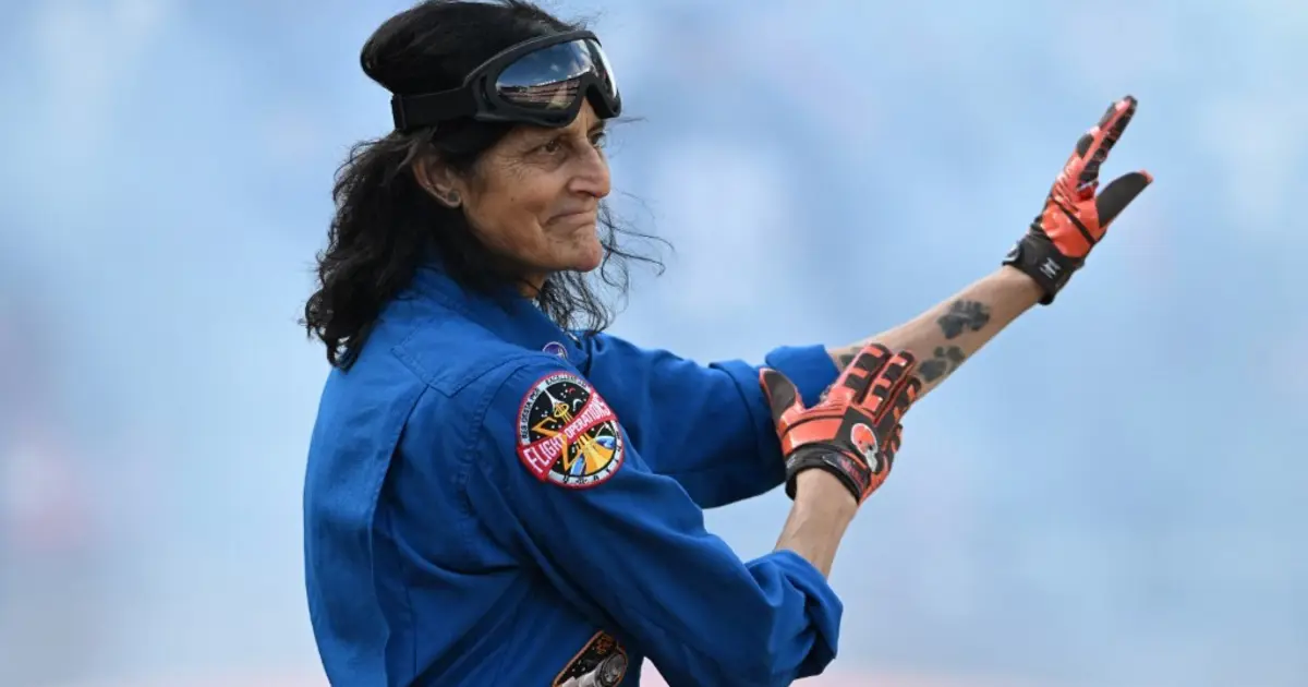 Bir haftalığına gitti, uzayda 9 ay mahsur kaldı. Rekor kıran astronot emekli oldu | NTV Haber