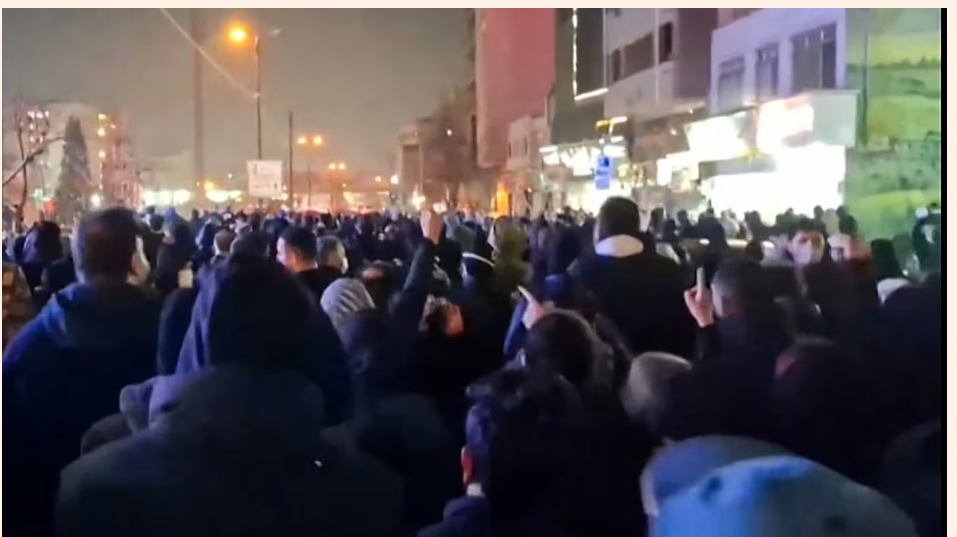 İran'da Kanlı Protestolar Geçici Olarak Bastırıldı: Sokaklar Hala Gergin