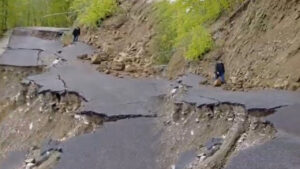 sinopta-heyelan-yol-ulasima-kapandi-97PKaf8I