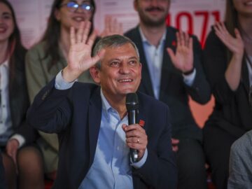 CHP Lideri Özel, Yurtdışındaki Gençlerle Dijital Buluşma Gerçekleştirdi