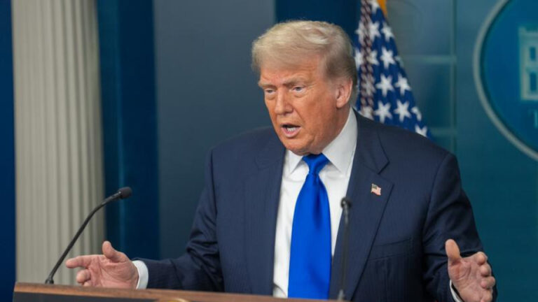 trumpin-mali-beyani-yilin-basinda-milyonlarca-dolarlik-menkul-kiymet-islemi-yapildigini-gosterdi-4Xn2ULdn
