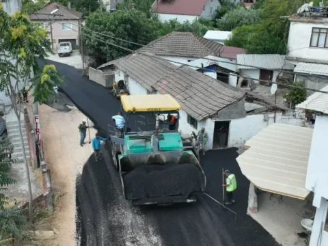 Bursa karacabeyin yenikaraagac mahallesinde yollar yenileniyor ZdOsbRcd